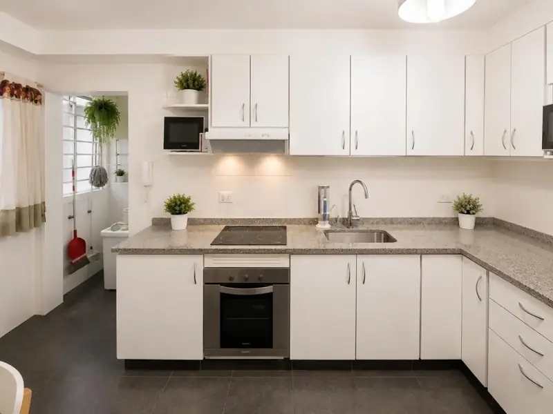 Cocina con anafe vitrocerámico y horno