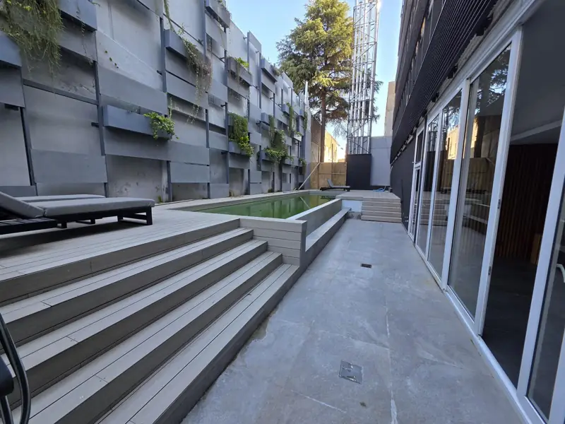 Monoambiente frente a FLENI, Belgrano — apto profesional, pileta y gimnasio — foto 3