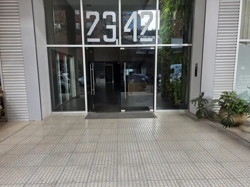 Monoambiente frente a FLENI, Belgrano — apto profesional, pileta y gimnasio — foto 5
