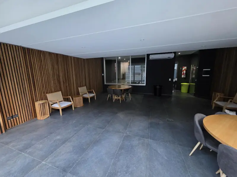 Monoambiente frente a FLENI, Belgrano — apto profesional, pileta y gimnasio — foto 6