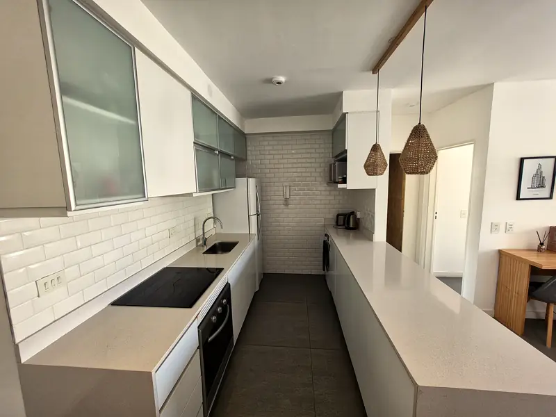 Cocina equipada con barra