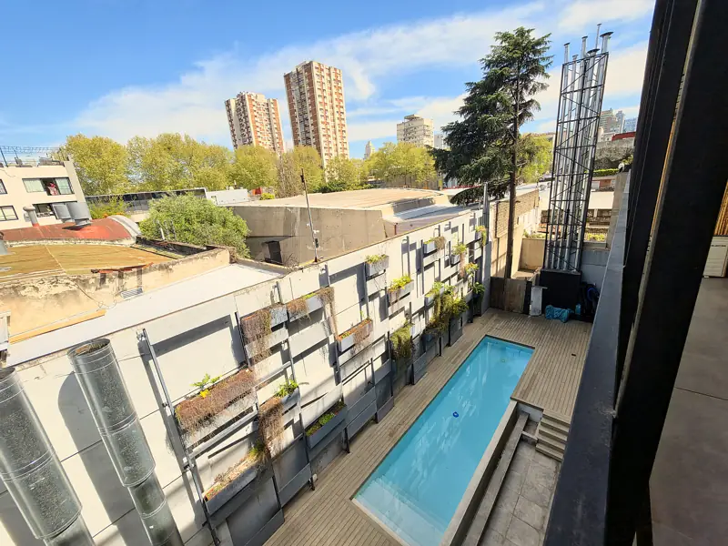 Pileta descubierta del edificio